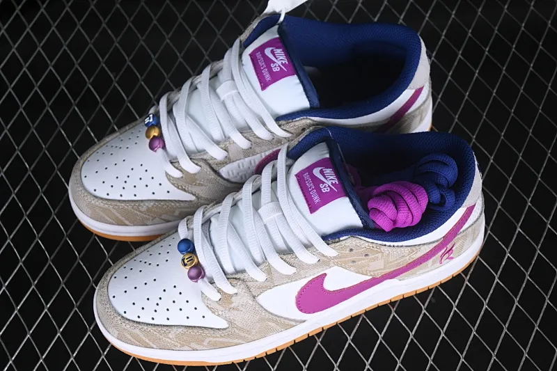All categories Nk SB Dunk series Nk SB Dunk Low low-top sneakers N version Rayssa Leal x Nk SB Dunk Low Brazilian skateboarding goddess joint model SB low-top casual sneakers FZ5251-001